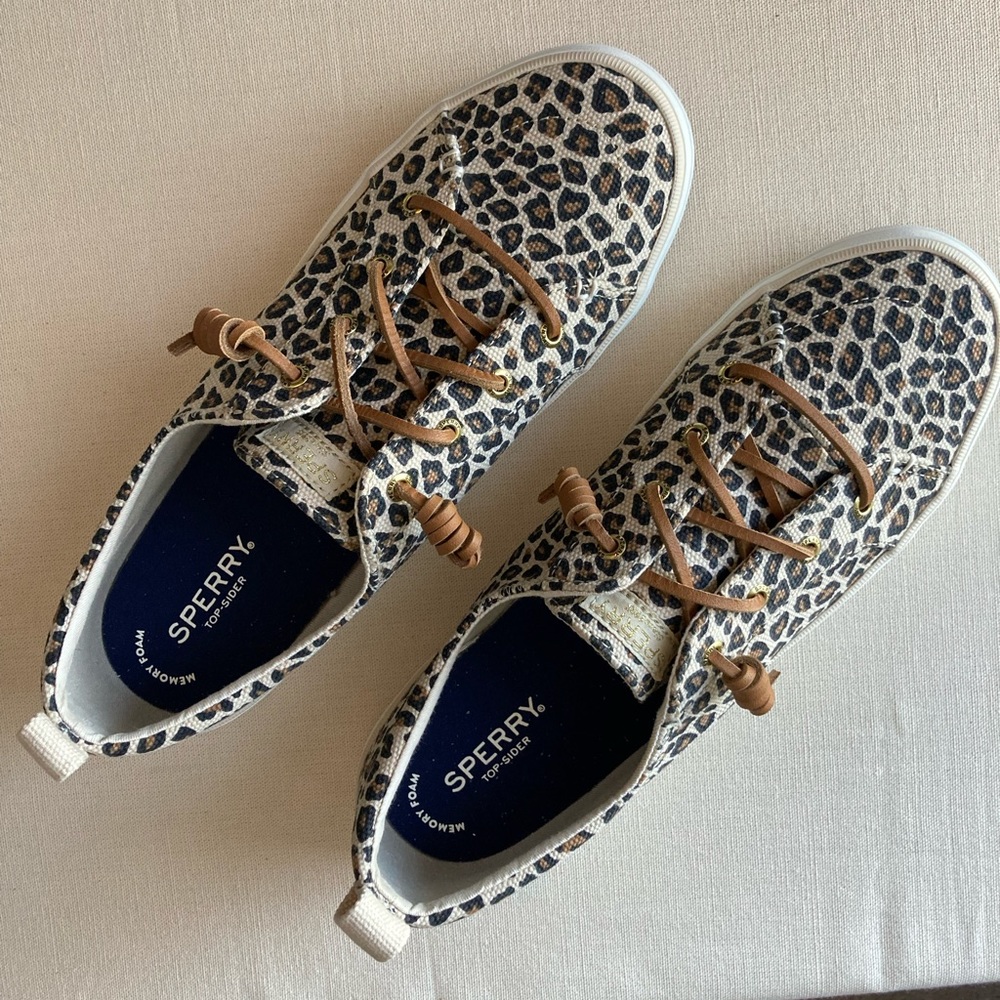 Women’s Crest Vibe Sneakers